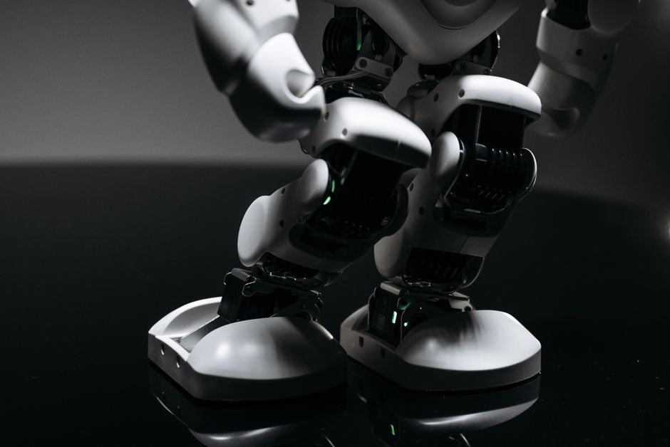 Anthropic Claude, AI robotics, quantum computing, automated lab